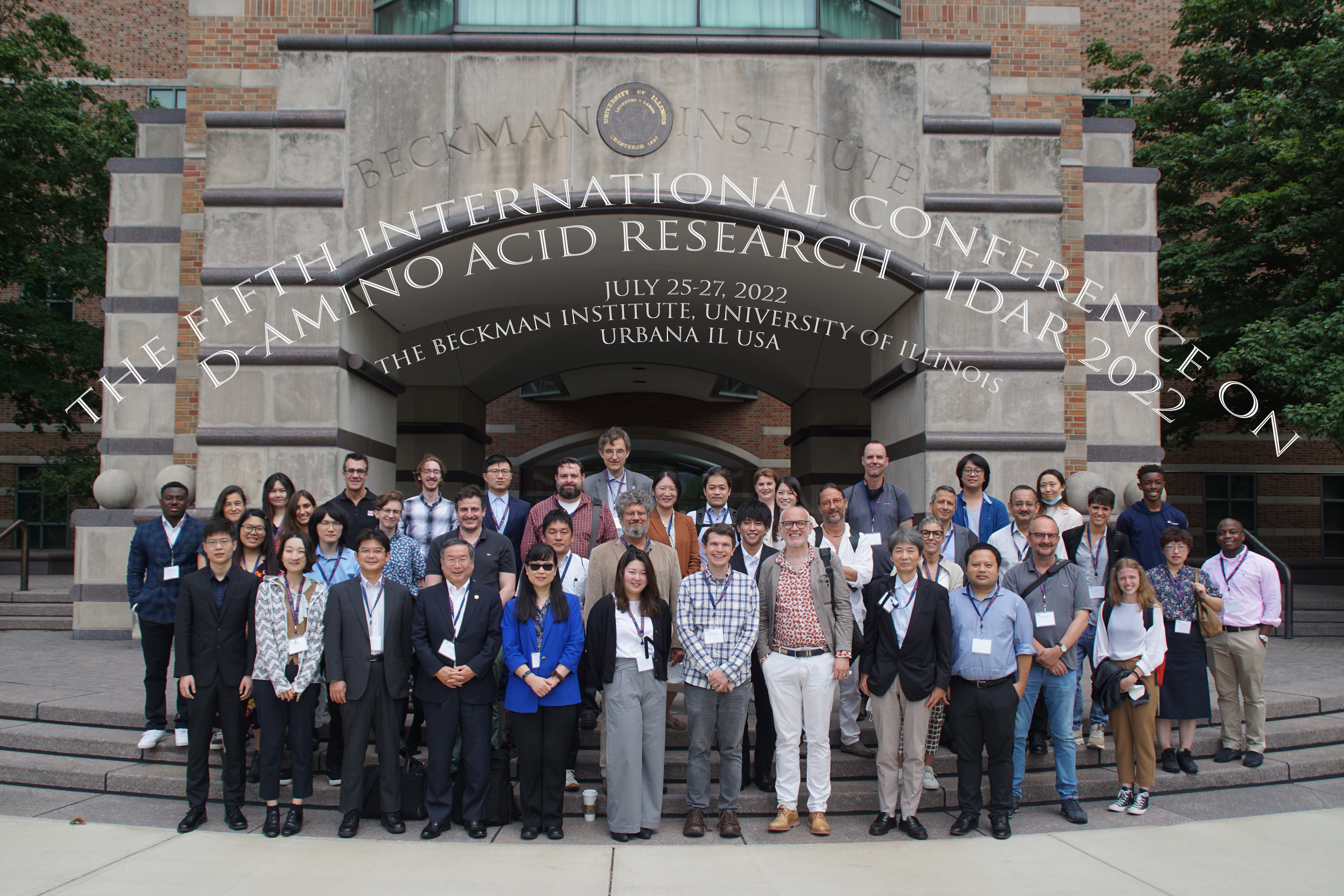 Group photo of IDAR 2022 participants in front of Beckman Institute entrance