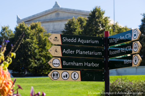 Directional signage for Chicago attractions